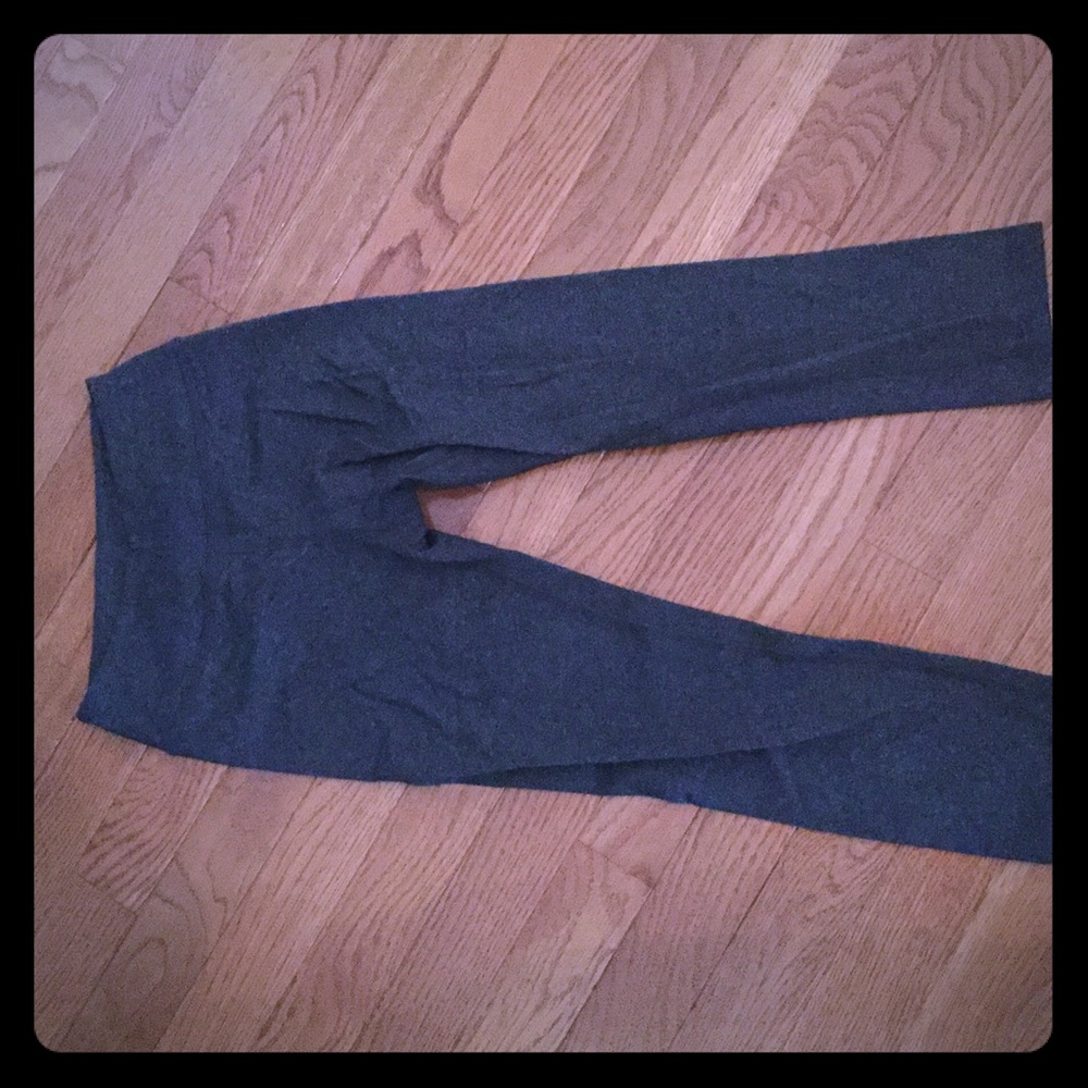 EUC beyond yoga cropped leggings.